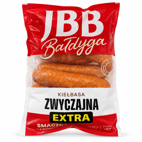 JBB Bałdyga Kiełbasa Zwyczajna Extra – polnische geräucherte Schweinewurst in der Originalverpackung auf weißem Hintergrund